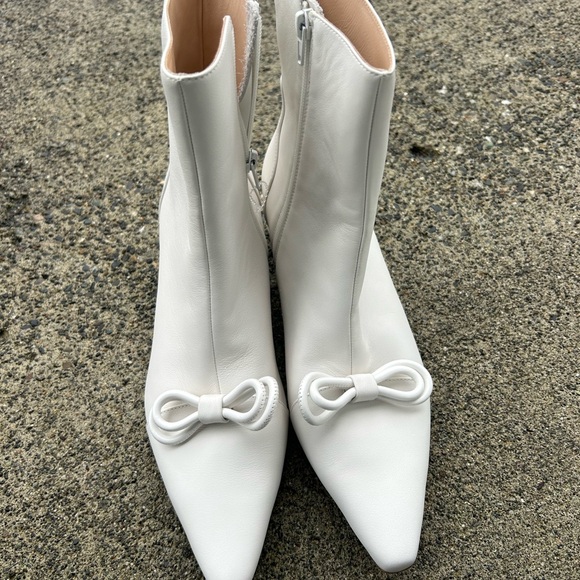 NEW IVY CITY CO White Ankle Boots - Picture 3 of 16